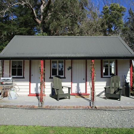 India House & Ica Whare In Whareama, Nr Riversdale Beach 外观 照片