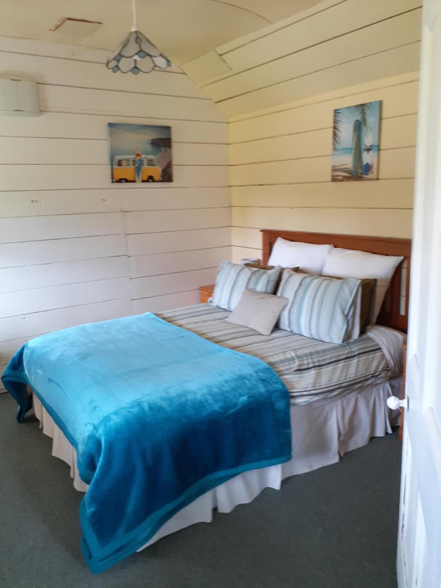 India House & Ica Whare In Whareama, Nr Riversdale Beach 外观 照片