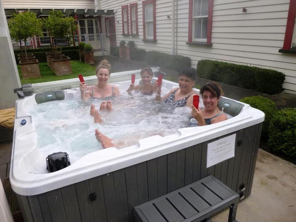 India House & Ica Whare In Whareama, Nr Riversdale Beach 外观 照片